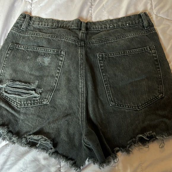 Garage Shorts - Picture 3 of 3